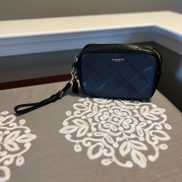 Coach Wristlet Clutch - Picture 6 of 9